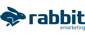Logo von "rabbit eMarketing" mit einem stilisierten blauen Hasen links neben dem Wort "rabbit" in Kleinbuchstaben und "emarketing" in kleinerer Schrift darunter.