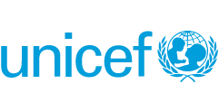 Logo von UNICEF, bestehend aus dem Schriftzug "unicef" in Kleinbuchstaben und einer stilisierten, blauen Abbildung einer Mutter und eines Kindes, die von einem Kranz umgeben sind, der eine globale Gemeinschaft repräsentiert.